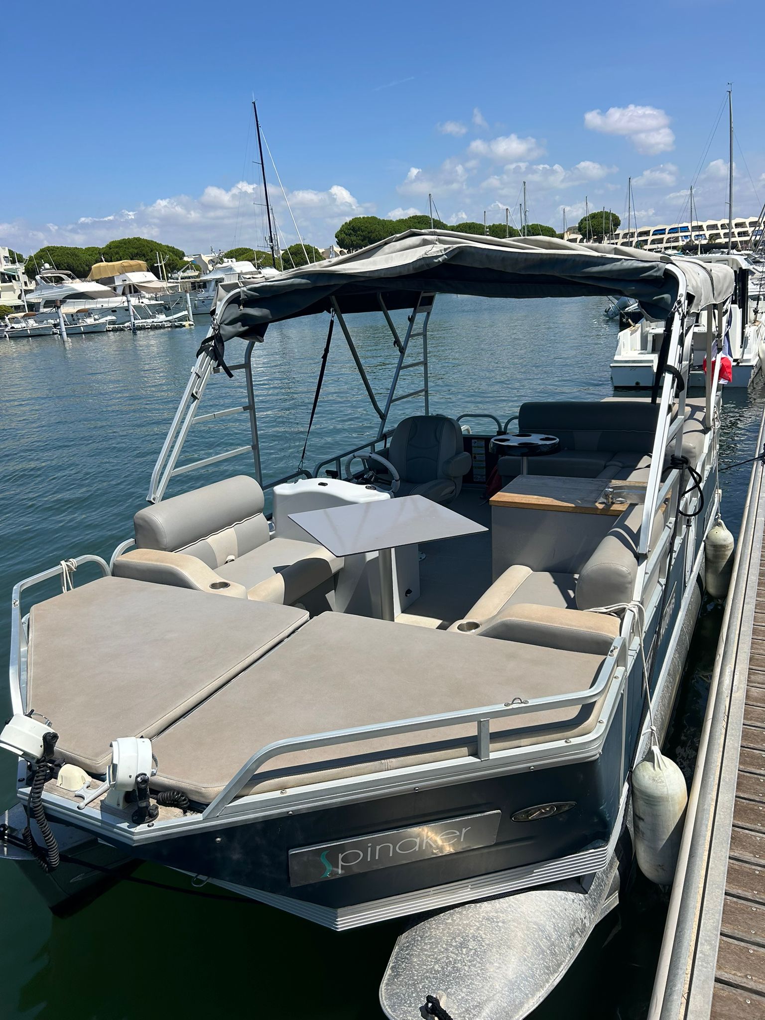 Bateau Ponton Spinaker face